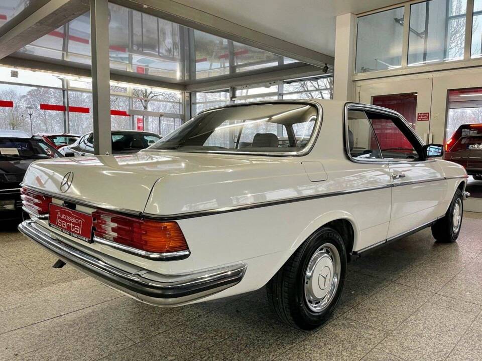 Imagen 9/20 de Mercedes-Benz 230 CE (1982)