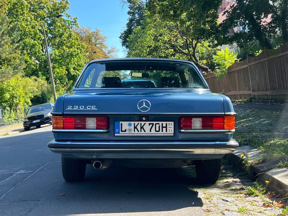 Immagine 5/38 di Mercedes-Benz 230 CE (1983)