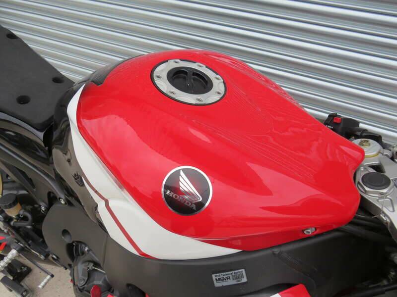 Afbeelding 16/47 van Honda CBR 1000 RR Fireblade (2010)