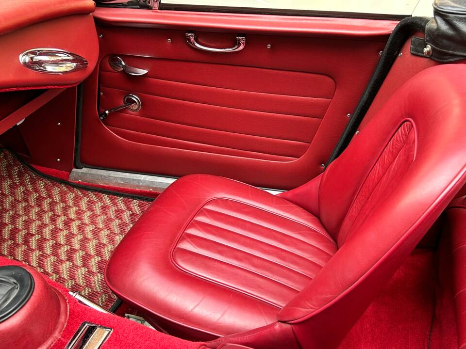 Immagine 18/43 di Austin-Healey 3000 Mk II (BJ7) (1963)