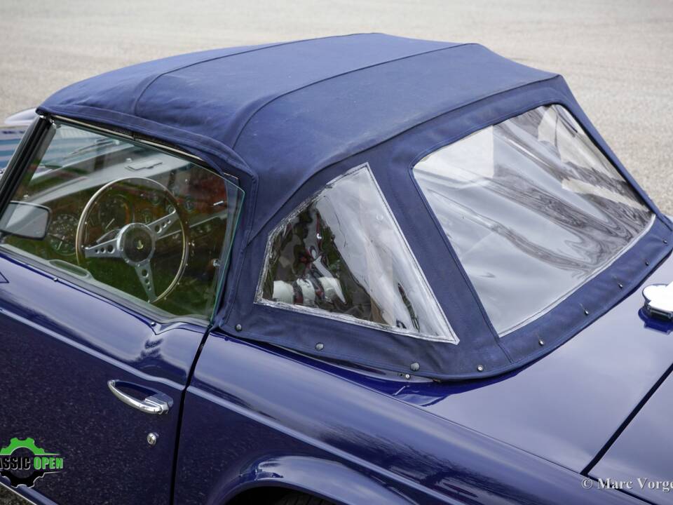 Image 34/42 of Triumph TR 6 PI (1972)