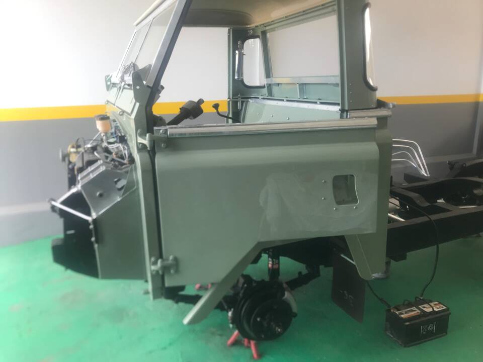 Image 38/39 of Land Rover Forward Control (1975)