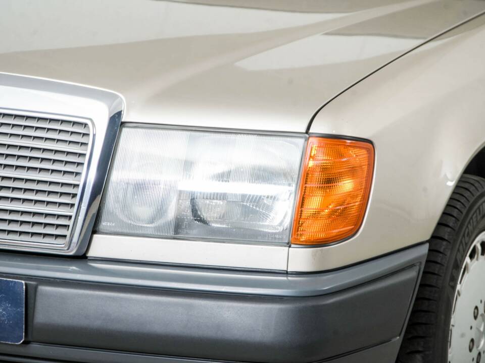 Bild 23/50 von Mercedes-Benz 230 TE (1987)