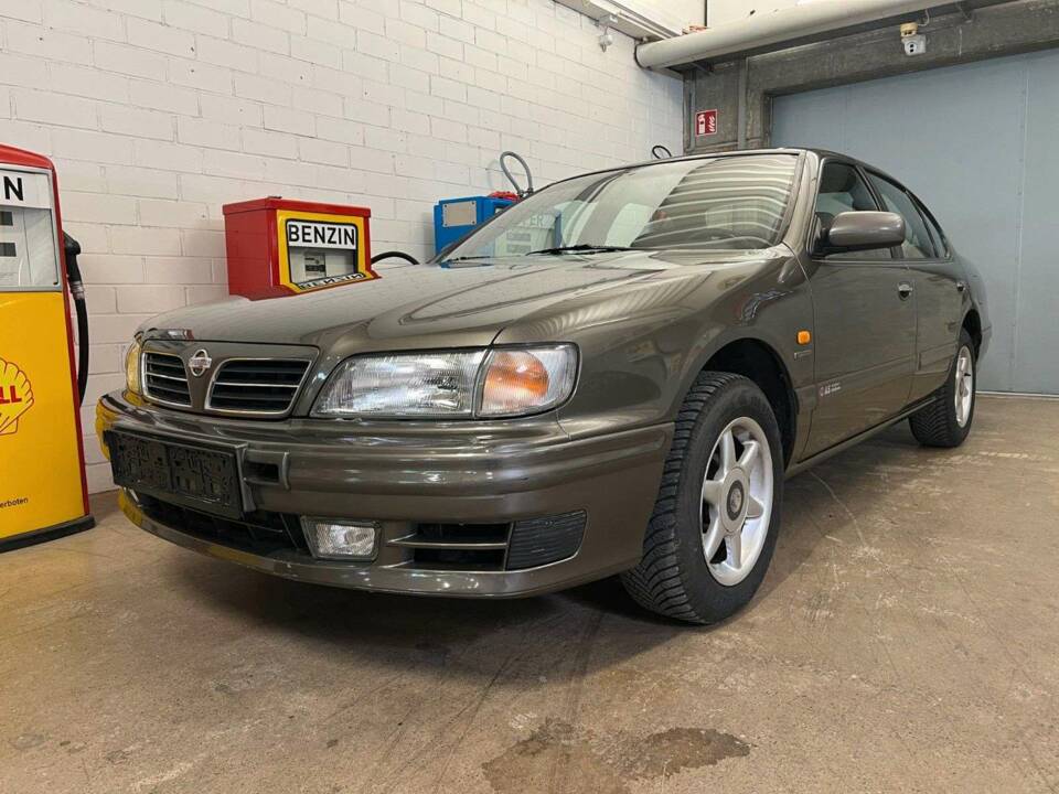 Image 2/17 de Nissan Maxima 2.0 V6 (1998)