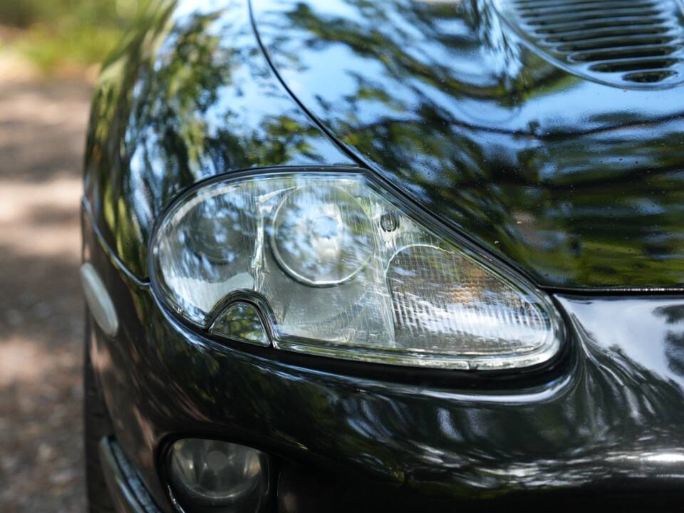 Image 38/50 of Jaguar XKR (1998)