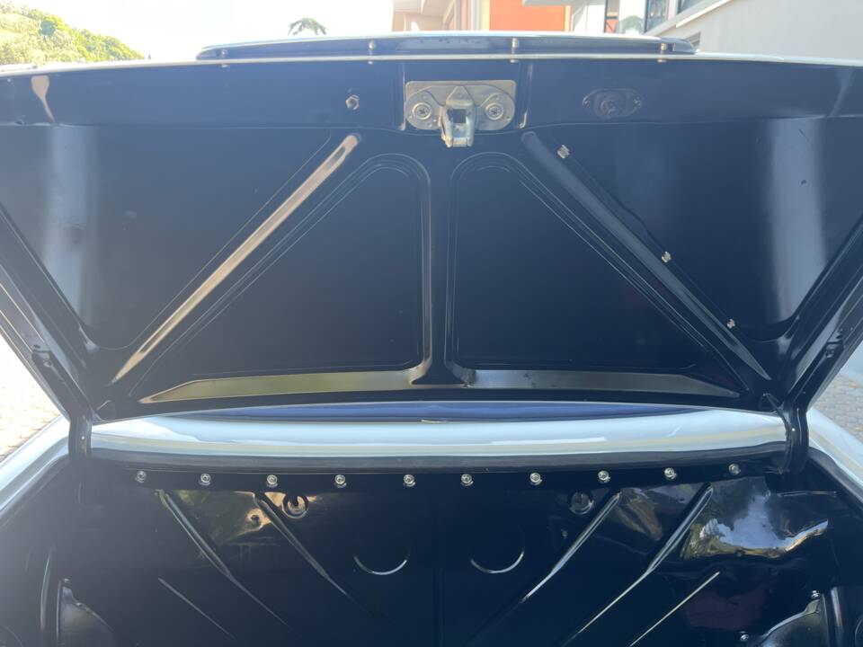 Image 22/26 of Mercedes-Benz 350 SL (1974)
