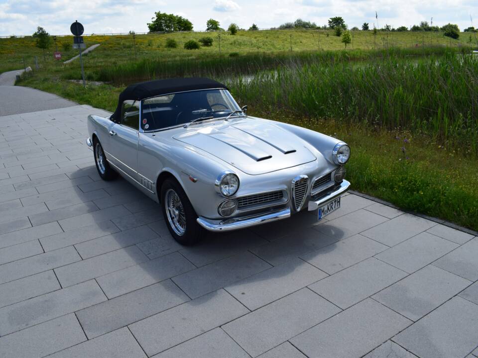 Image 2/18 de Alfa Romeo 2000 Spider (1960)