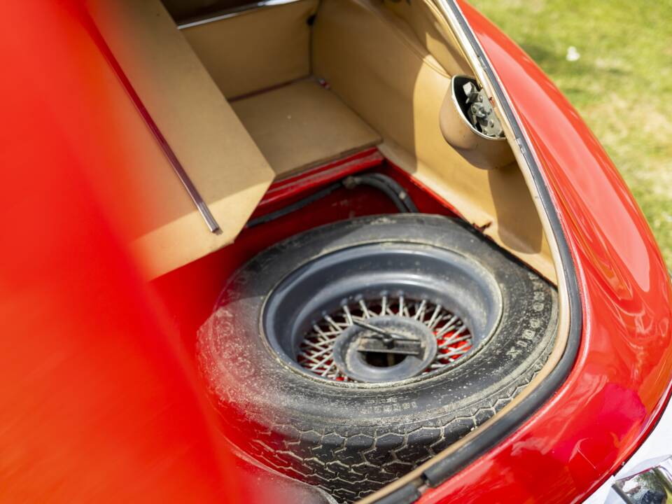 Image 10/20 de Jaguar E-Type (1969)