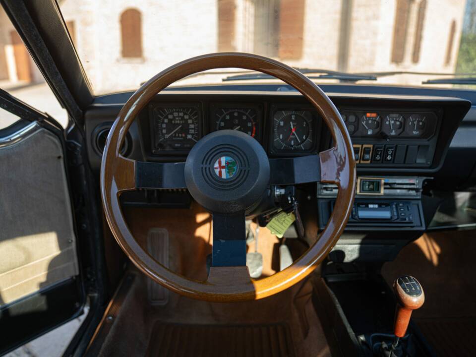 Bild 42/50 von Alfa Romeo GTV 6 2.5 (1981)