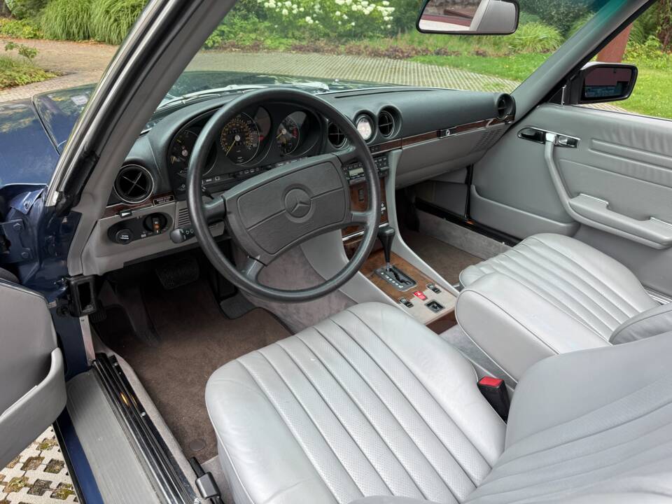 Image 11/30 of Mercedes-Benz 560 SL (1987)