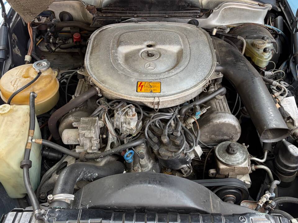 Image 51/88 of Mercedes-Benz 380 SL (1984)