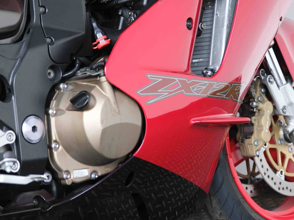 Image 18/91 of Kawasaki Ninja 1200 ZX-12R (2000)