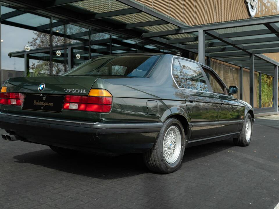 Image 6/36 of BMW 750iL (1989)