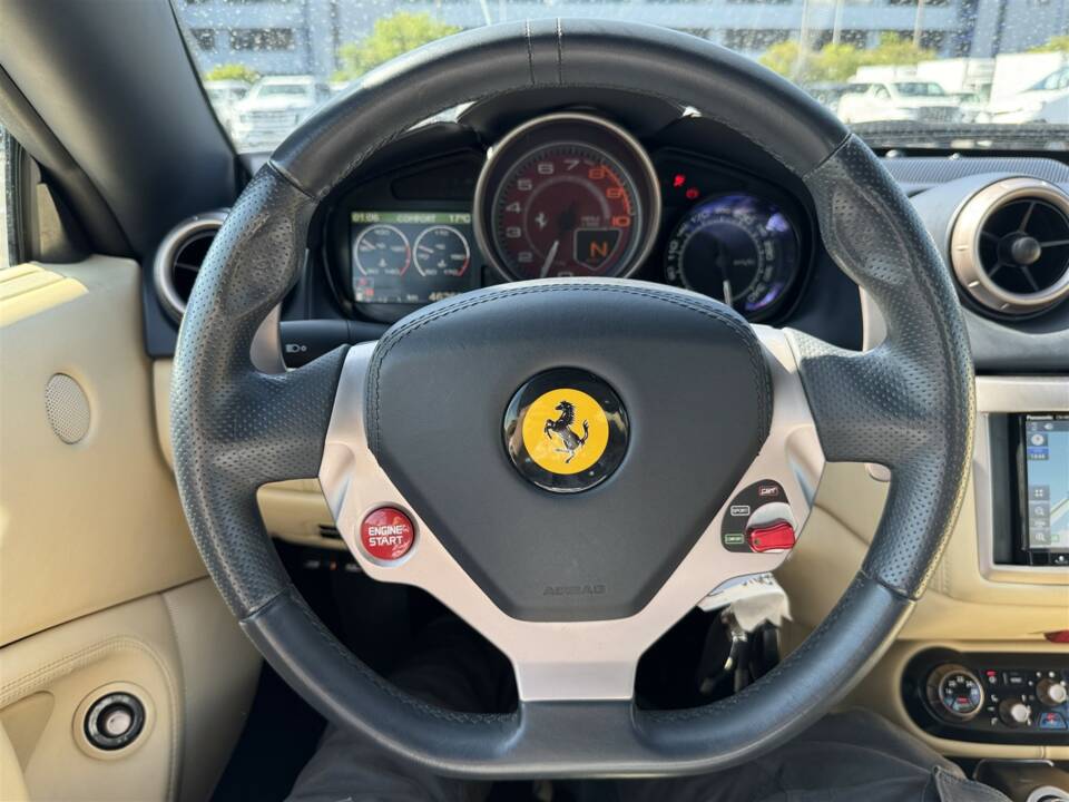 Image 18/51 of Ferrari California (2009)