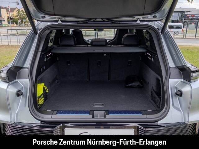 Image 37/50 of Porsche Cayenne S Electric (2026)