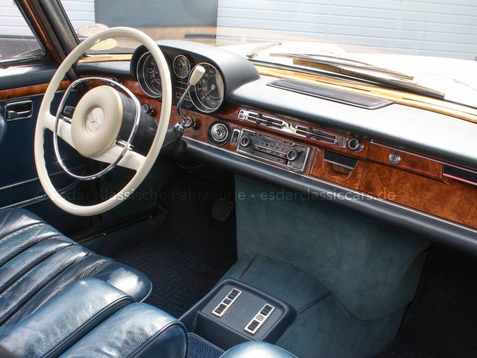 Image 12/35 de Mercedes-Benz 300 SEL 3.5 (1971)