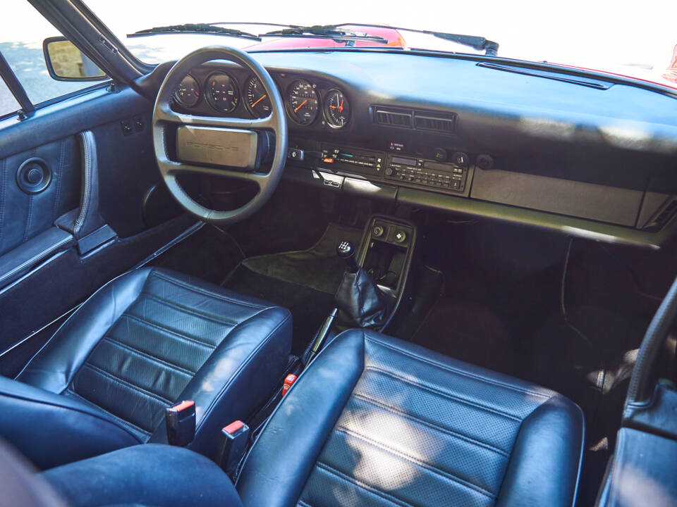 Image 19/44 of Porsche 911 SC 3.0 (1983)