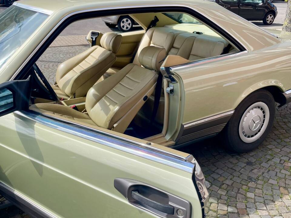 Bild 63/65 von Mercedes-Benz 380 SEC (1983)