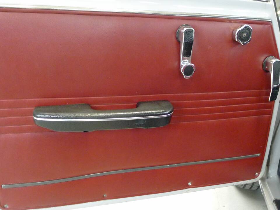 Image 22/34 of Alfa Romeo Giulia Nuova Super 1600 (1974)