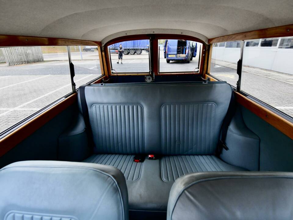 Image 42/50 of Morris Minor 1000 Traveller (1969)