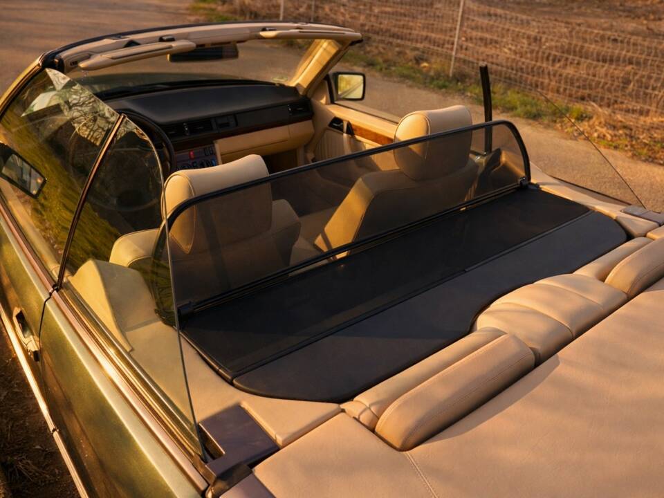 Bild 8/30 von Mercedes-Benz 300 CE-24 (1992)