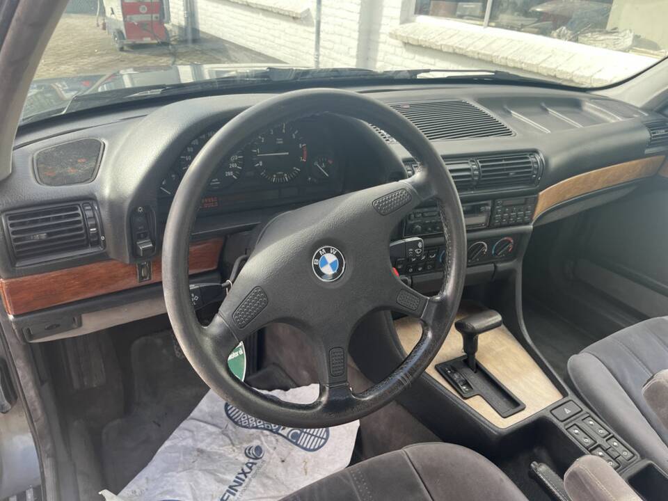 Bild 2/8 von BMW 735i (1988)