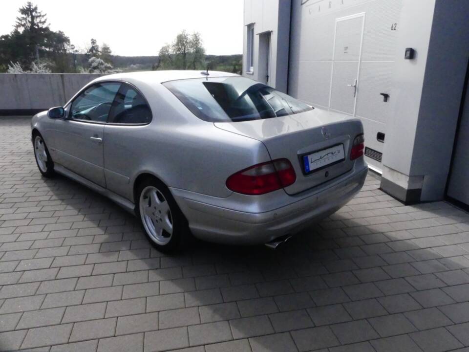 Imagen 10/47 de Mercedes-Benz CLK 55 AMG (2000)