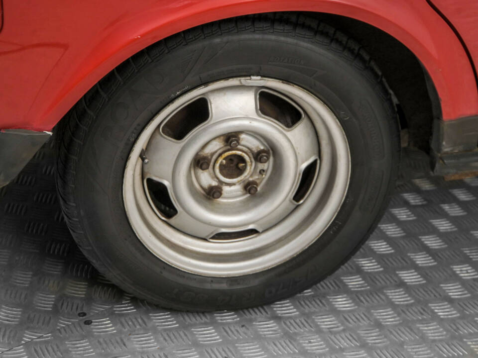 Image 35/50 of Volvo 240 (1987)