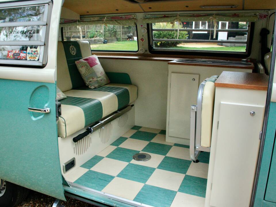 Image 5/8 of Volkswagen T2a Westfalia (1971)