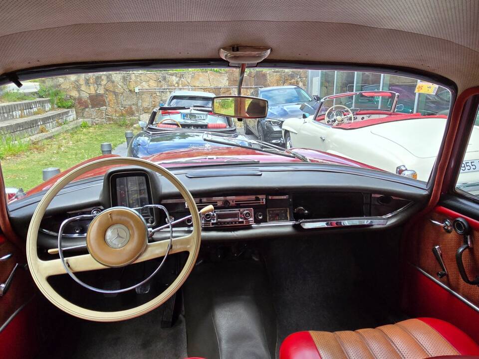 Image 17/21 of Mercedes-Benz 200 D (1968)