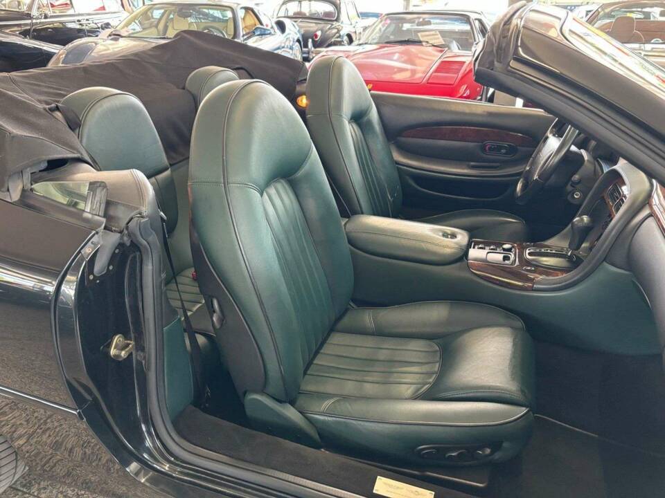 Bild 9/19 von Aston Martin DB 7 Volante (1998)