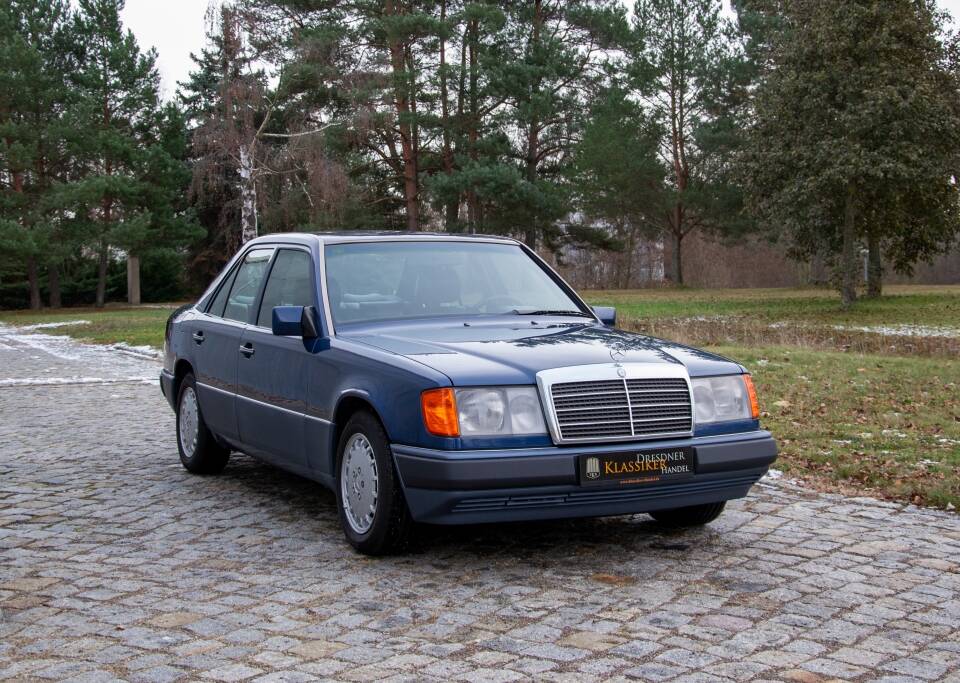 Bild 3/25 von Mercedes-Benz 300 E-24 (1991)