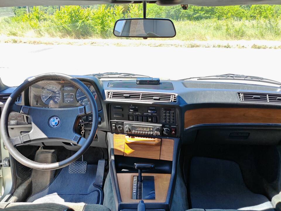Bild 27/50 von BMW 745i (1982)