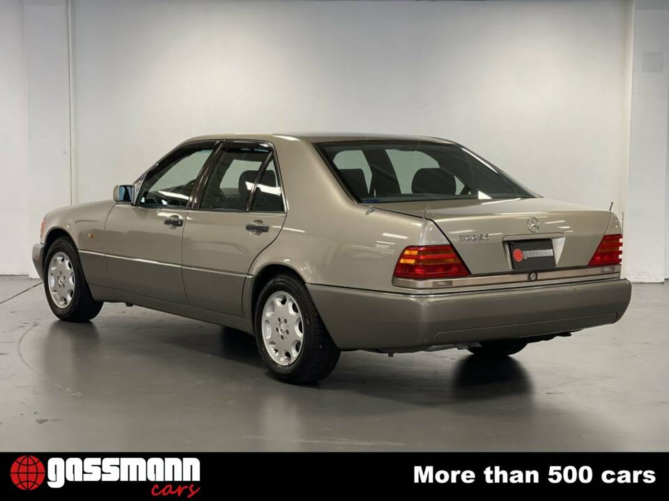 Image 6/15 of Mercedes-Benz 300 SE (1991)