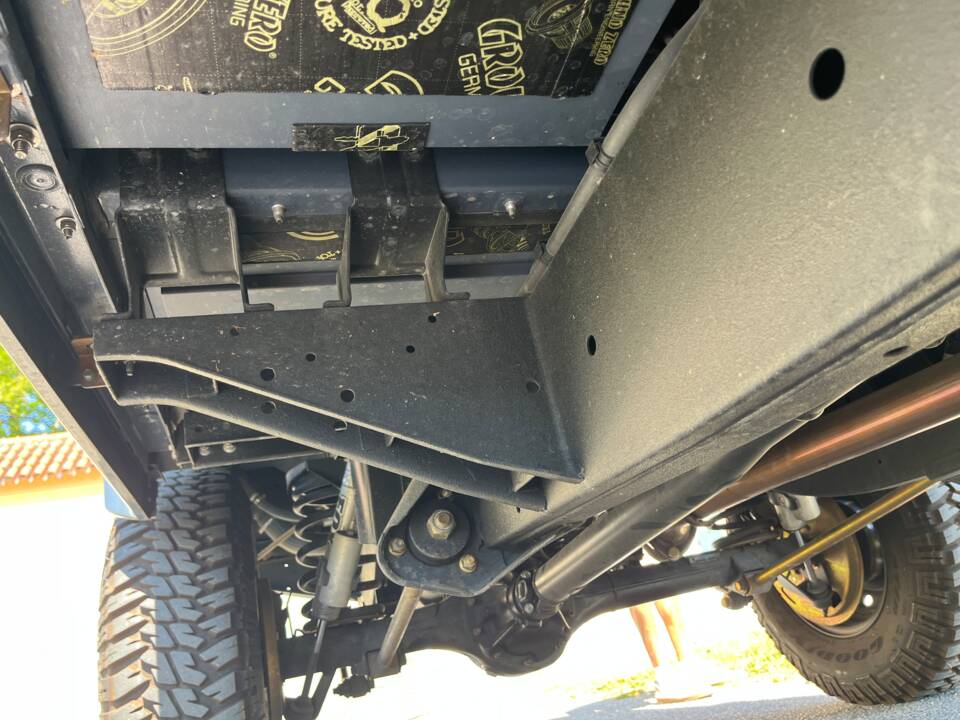 Bild 32/100 von Land Rover Defender 110 (2014)