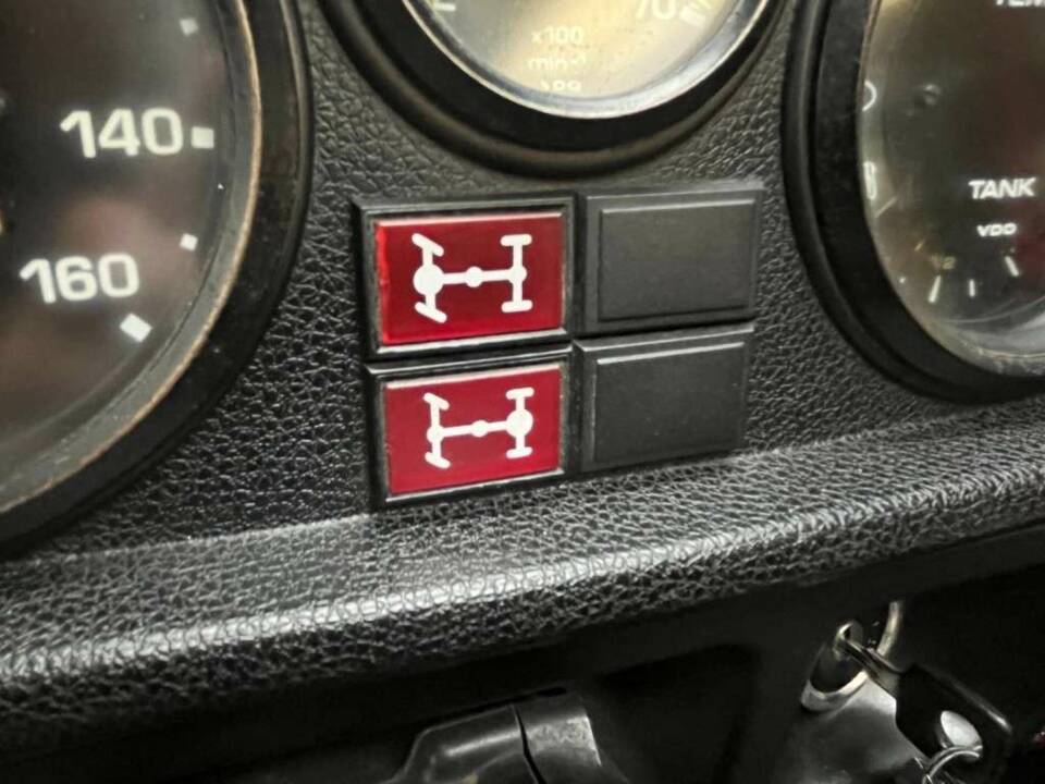 Image 18/50 de Mercedes-Benz 230 CE (1981)