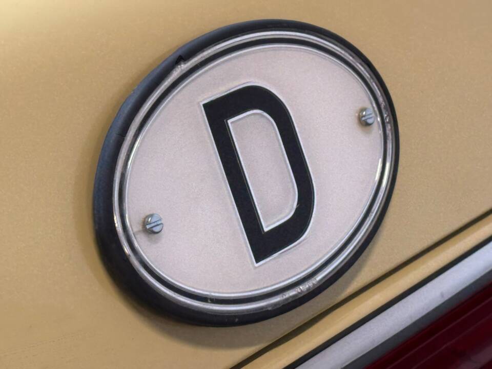 Immagine 5/35 di Mercedes-Benz 200 (1975)
