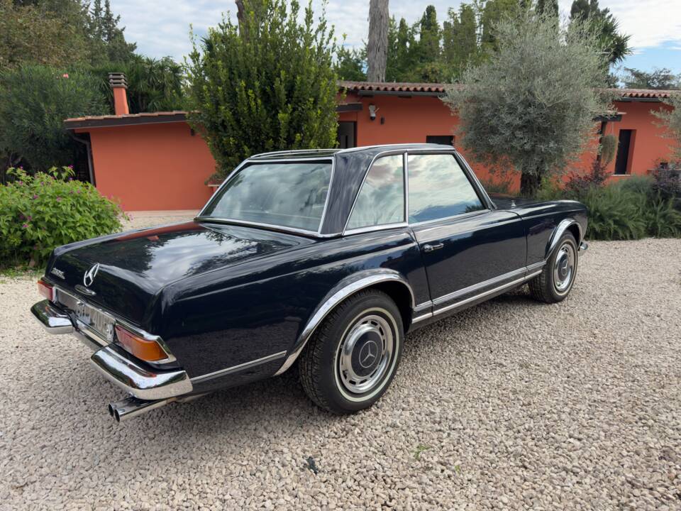 Image 9/26 de Mercedes-Benz 280 SL (1968)