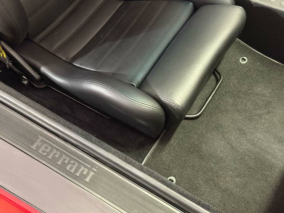 Bild 24/50 von Ferrari F 355 Berlinetta (1997)