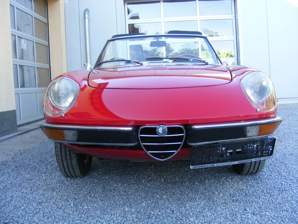 Immagine 2/77 di Alfa Romeo Spider Veloce 2000 (1981)
