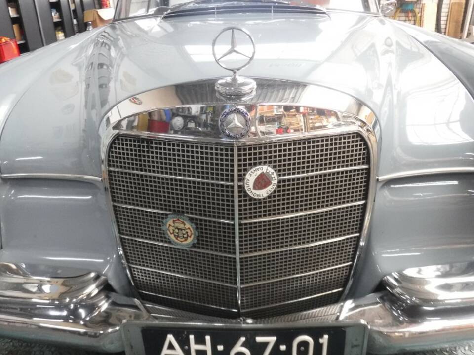 Imagen 28/50 de Mercedes-Benz 220 SE b (1963)