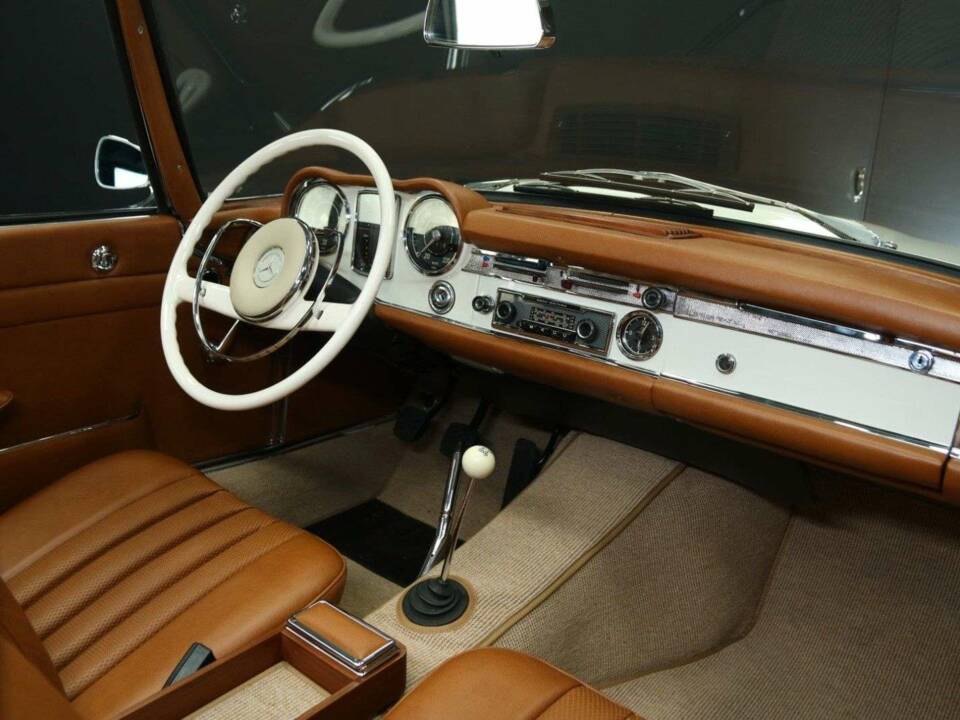 Image 23/50 of Mercedes-Benz 230 SL (1965)