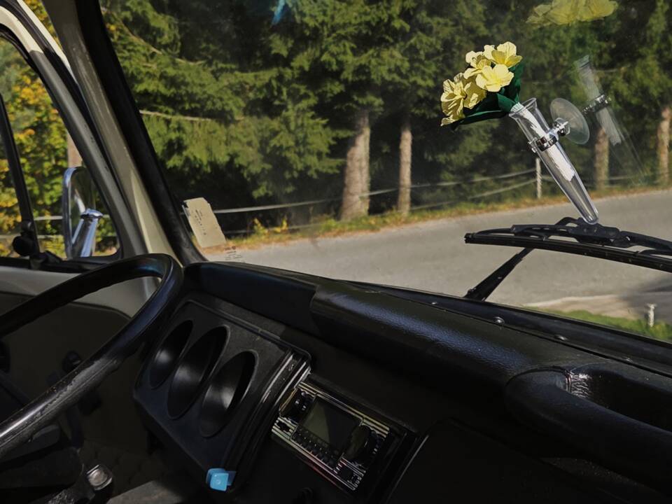 Image 22/30 de Volkswagen T2 Brasil Camper (1982)