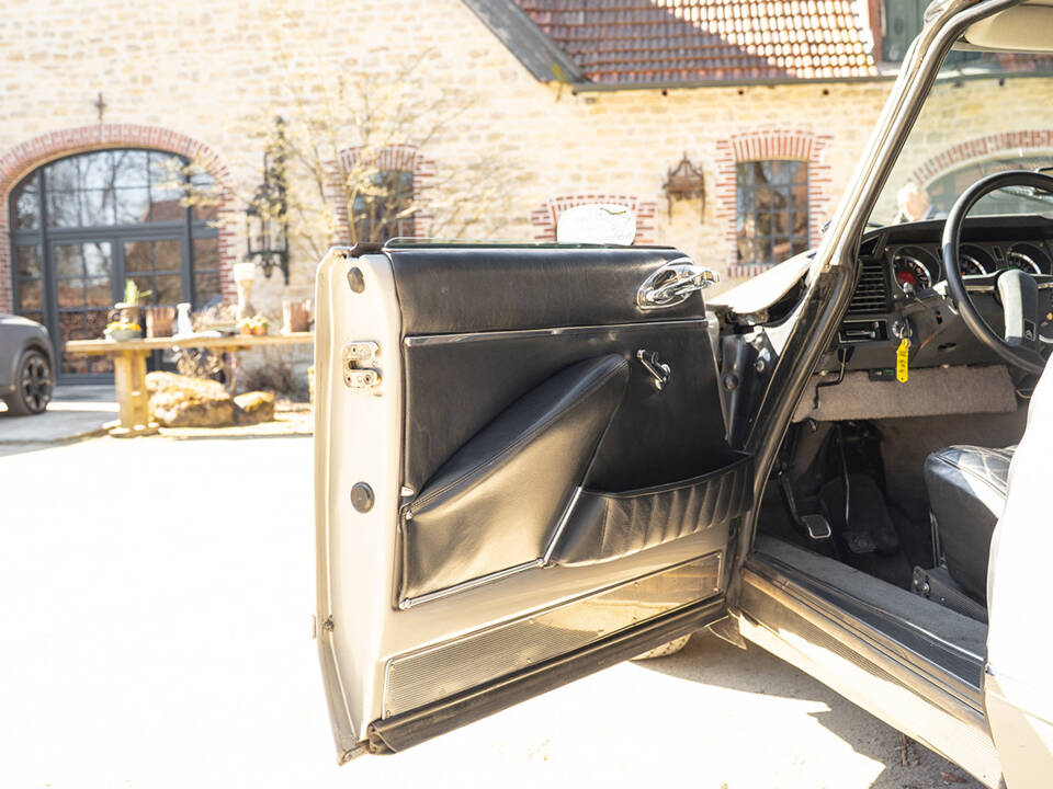 Image 25/53 of Citroën DS 23 Pallas (1972)