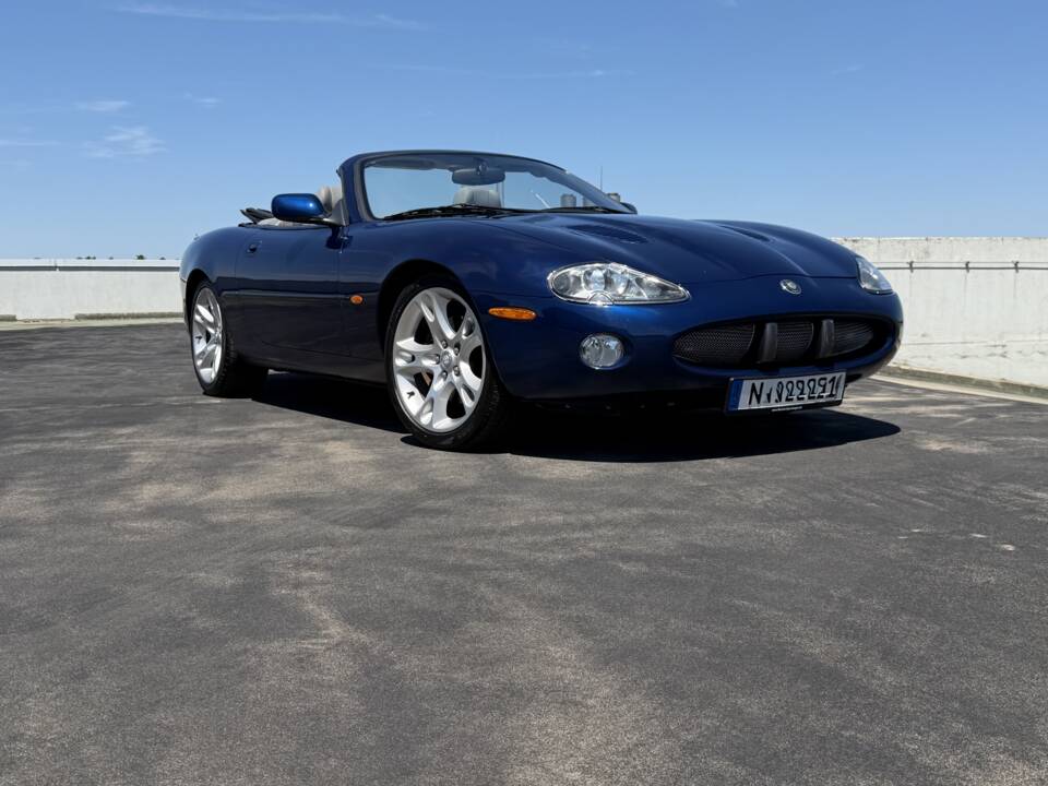 Image 2/20 of Jaguar XKR (2002)