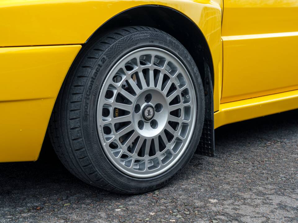 Image 10/27 of Lancia Delta HF Integrale Evoluzione I (1992)