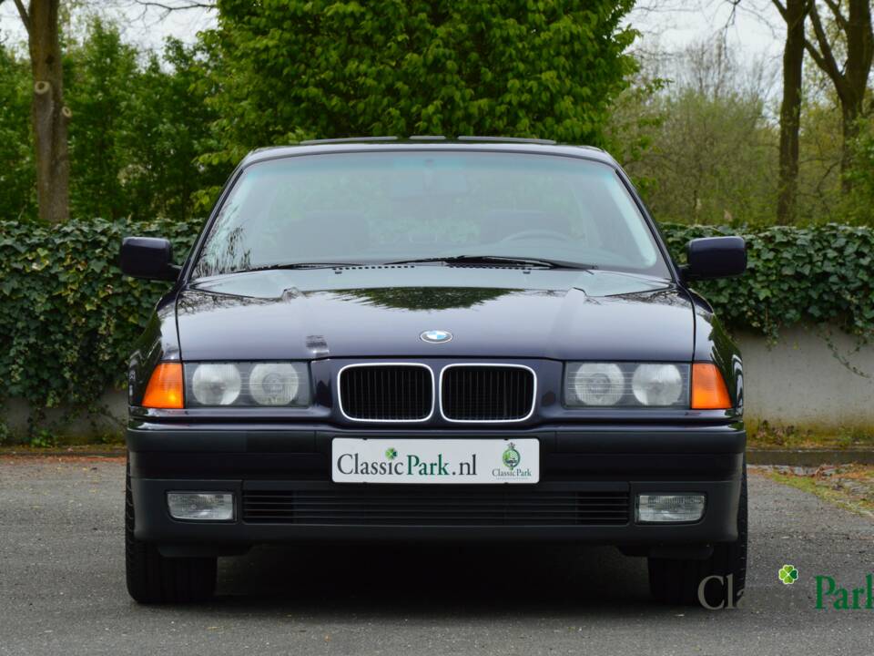 Bild 8/50 von BMW 320i (1994)