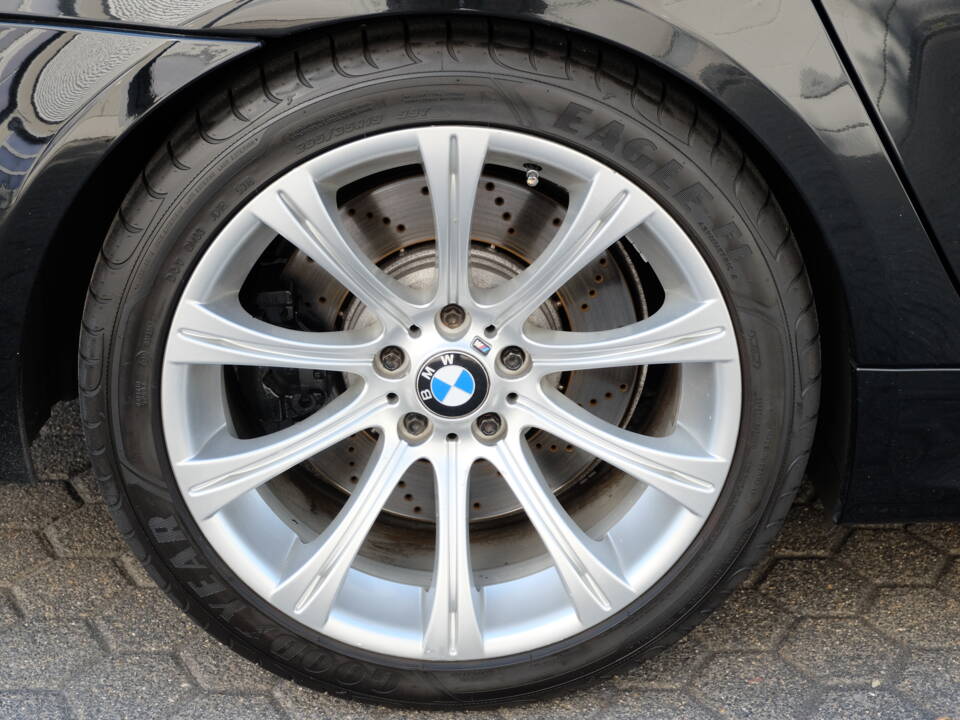 Image 19/51 of BMW M5 (2007)