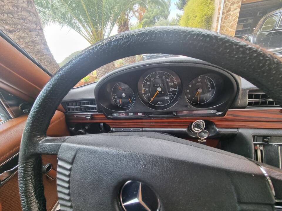 Image 8/8 de Mercedes-Benz 350 SE (1976)