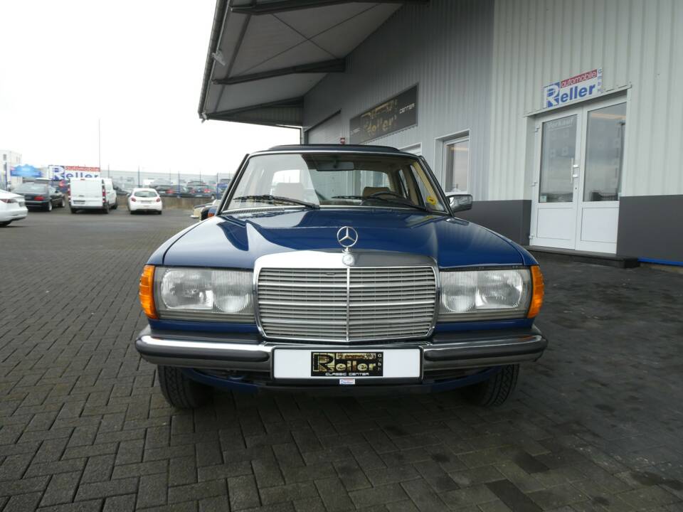 Imagen 2/21 de Mercedes-Benz 200 D (1984)
